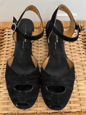 Re-Mix Classic Vintage Footwear Black Suede Sandals – Leather Sole (Vero Cuoio)